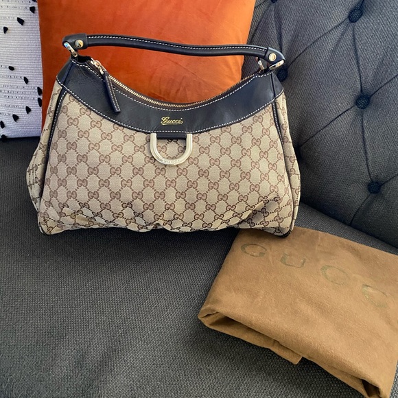 Authentic Gucci Medium Canvas GG Logo Hobo - Picture 2 of 13